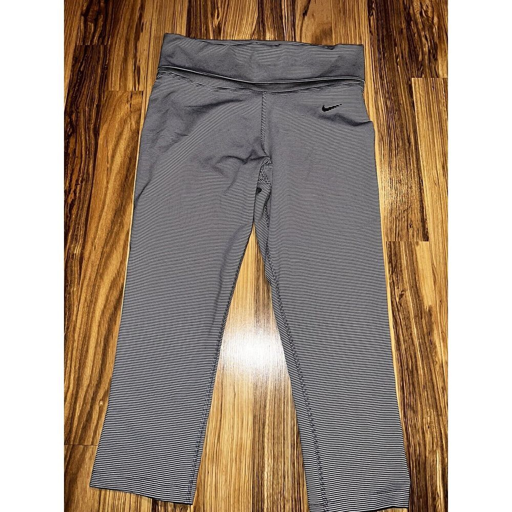 Nike Women's Capri Leggings Size small s
